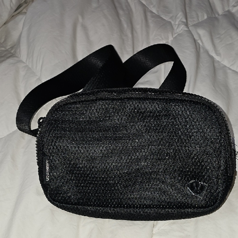 Lululemon Everywhere Belt Bag- Knit Mesh! Nwts Black!